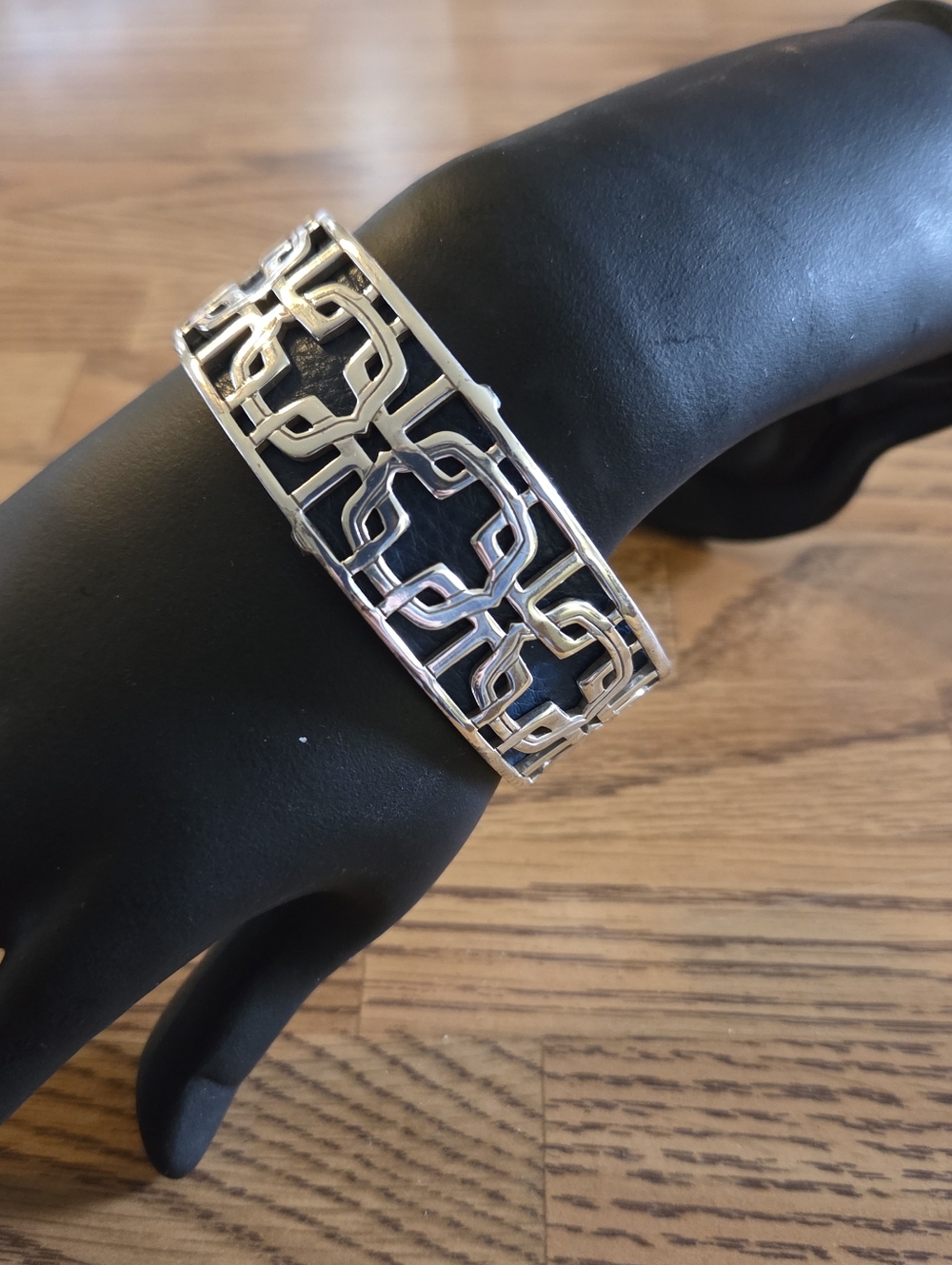 BRIGHTON "Christo London" Silver Cut-Out Cuff Bracelet W/ Leather Insert CHIC! - Picture 2 of 12